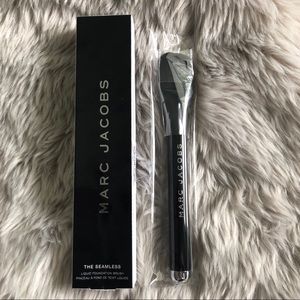 Marc Jacobs “The Seamless” Foundation Brush